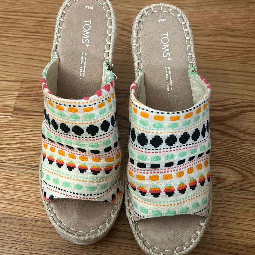 TOMS multi colored wedges